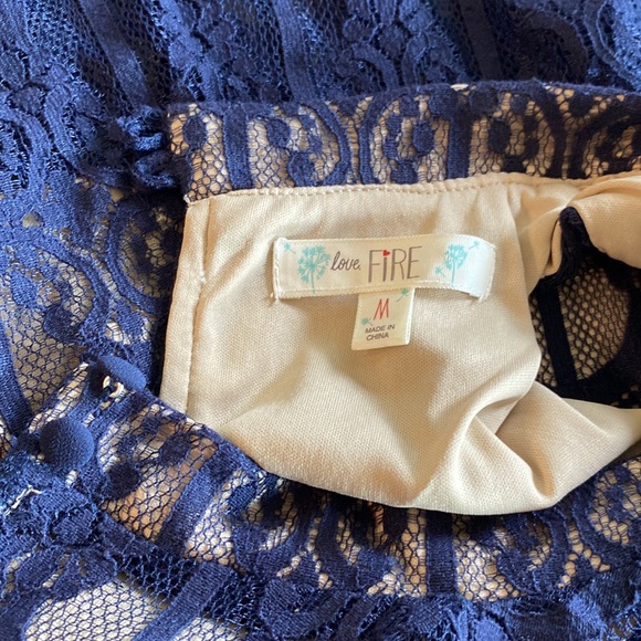 Love Fire ladies Lace blouse with nude lining. Size medium - Picture 4 of 10